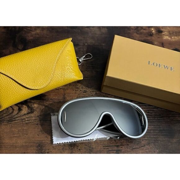 LOEWE 
Mirrored nylon mask sunglasses in Silver NWB - Picture 5 of 10